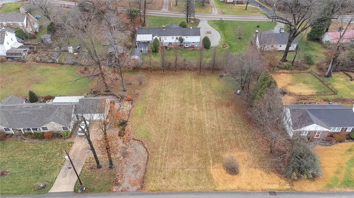 707 Melvin Dr photo 1