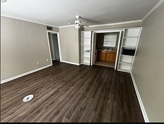 Great RM with 2ceiling fans and efficiency kitchen with full size stove/oven and microwave