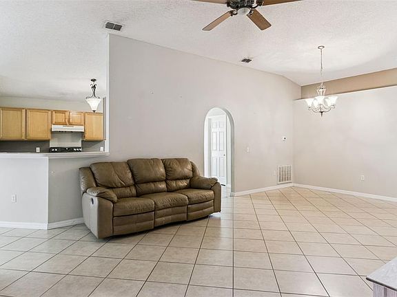 4th image of 2408 Ridgeway Dr