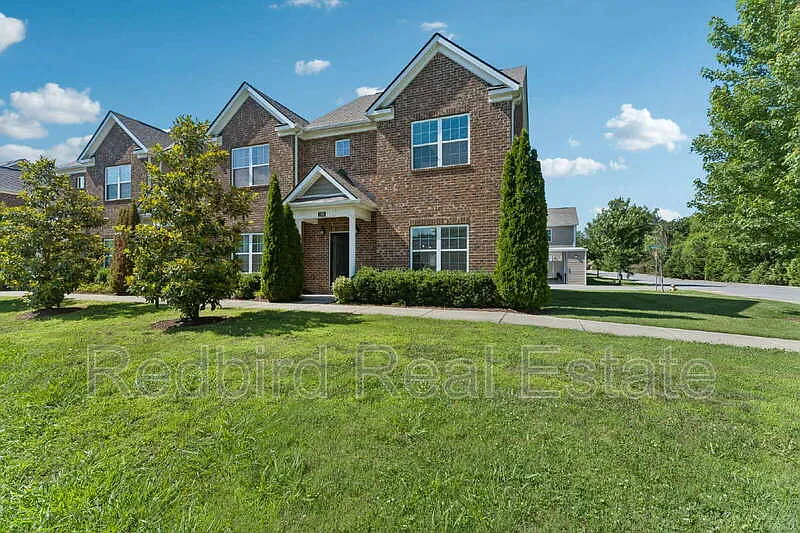 3 bed, 2.5 bath, 1680 sqft, $2,000 — Photo 3