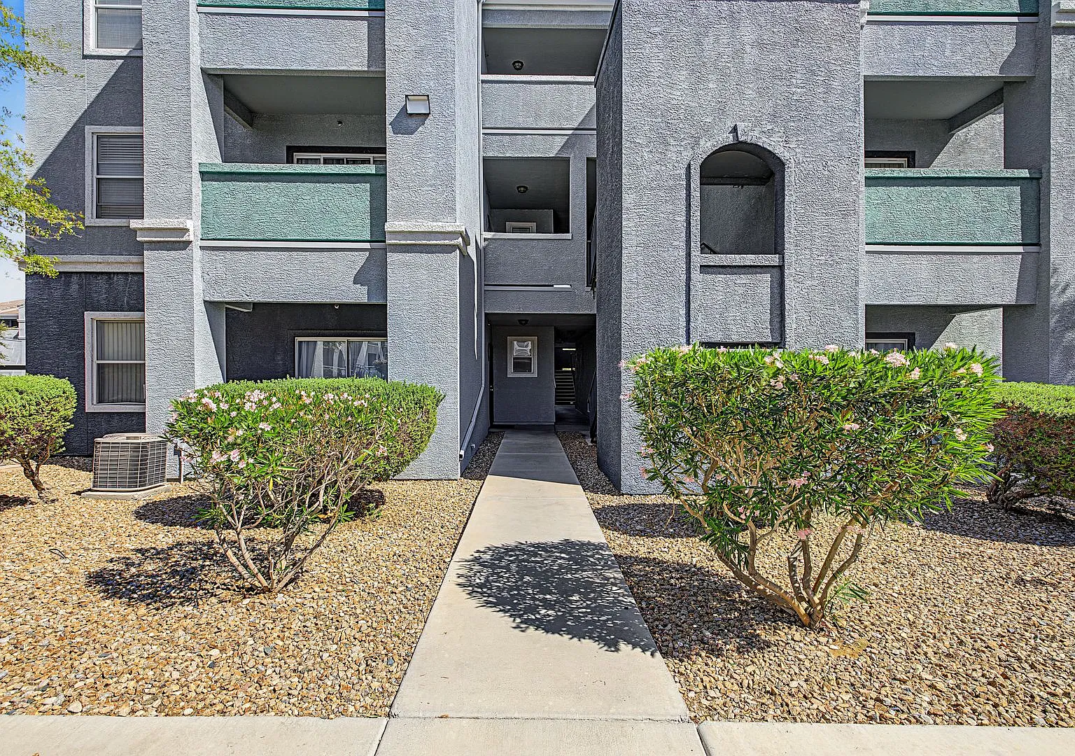 *2 Weeks Free Rent For Qualified Applicants With Immediate Move In*Cozy Condo, Community Offers C... — Photo 2