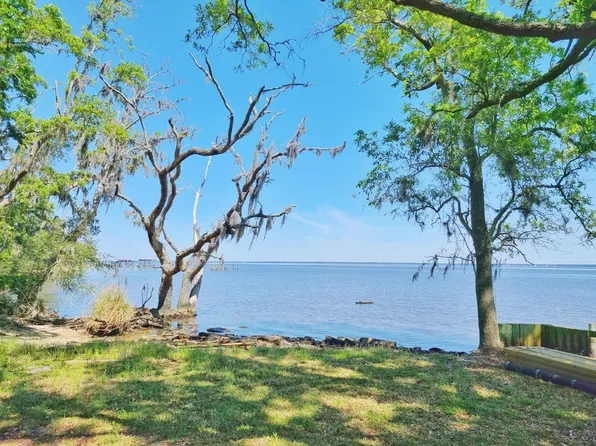 270 N Garden Lane Dr, Pt Washington, FL 32459