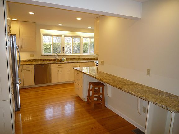 4th image of 31 Cumberland Ave