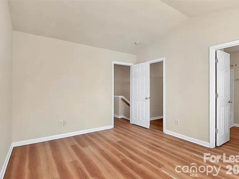 915 Par One Ct — Photo 28