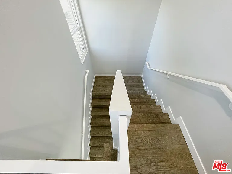 2641 S Budlong Ave #2641 — Photo 9