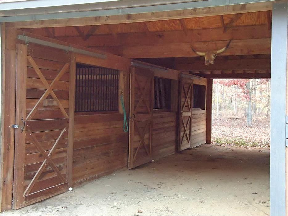 5 stall barn - Custom