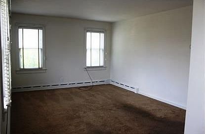 2nd image of 208 Park Ave