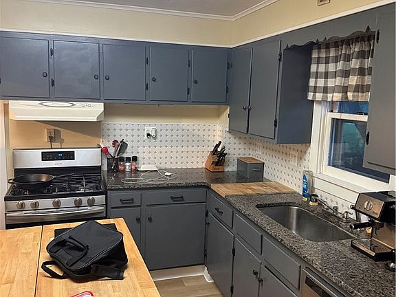 4th image of 166 Sly Ave