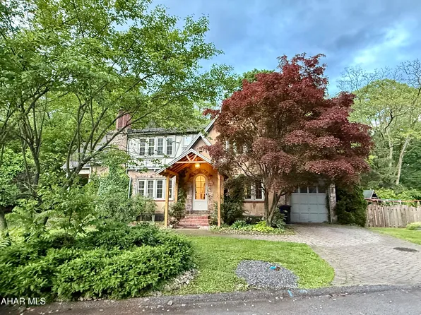 5 Log Cabin Ct, Altoona, PA 16602