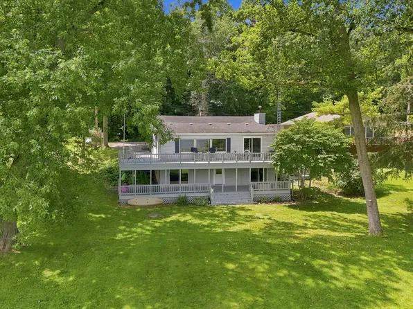 320 Schaeffers Ct, Fremont, IN 46737