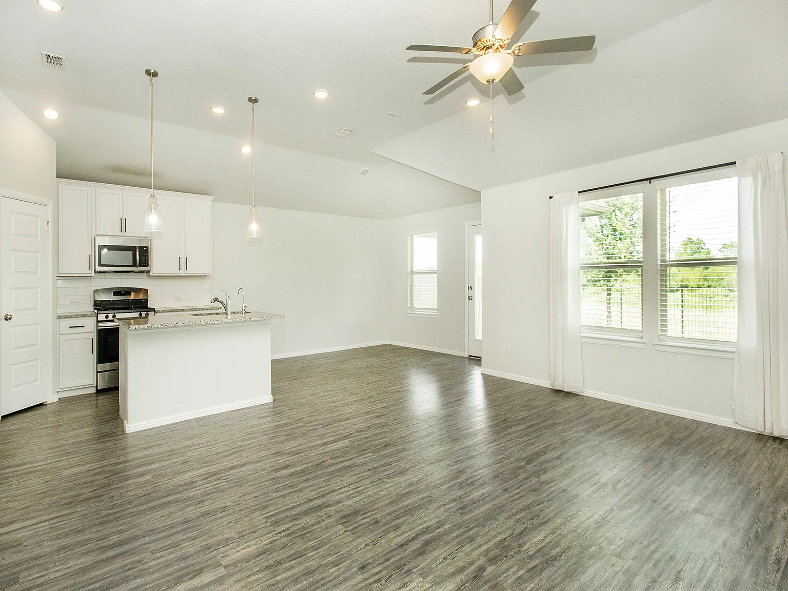 3 bed, 1773 sqft, $2,200 — Photo 3