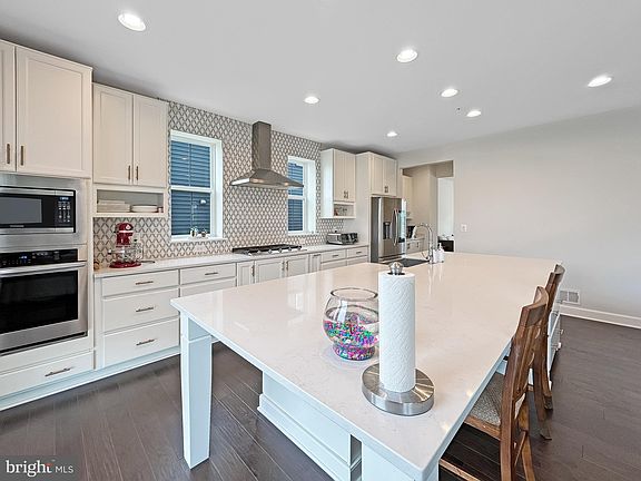 4th image of 221 Red Oak Ridge Pl