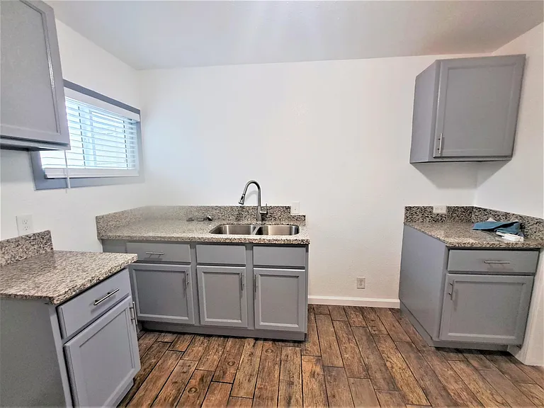 1309 N La Brea Ave #A — Photo 11
