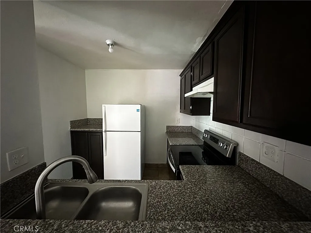 1 bed, 650 sqft, $2,200 — Photo 2