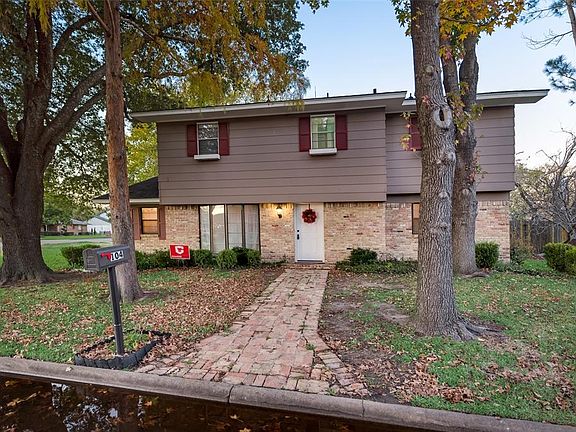 2nd image of 104 Edgewood Dr