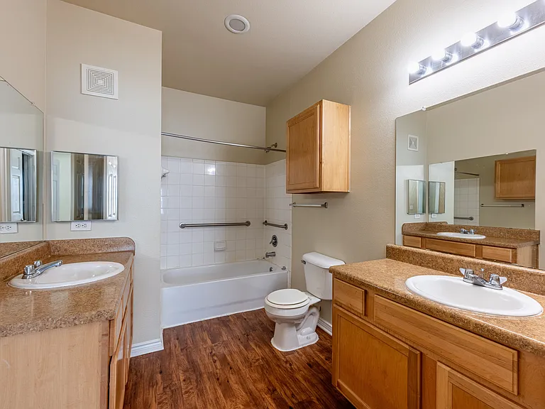 Pine Crest Apartments — Photo 30