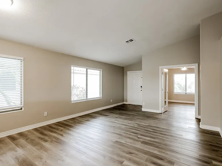 1079 E Yuma Ave — Photo 5