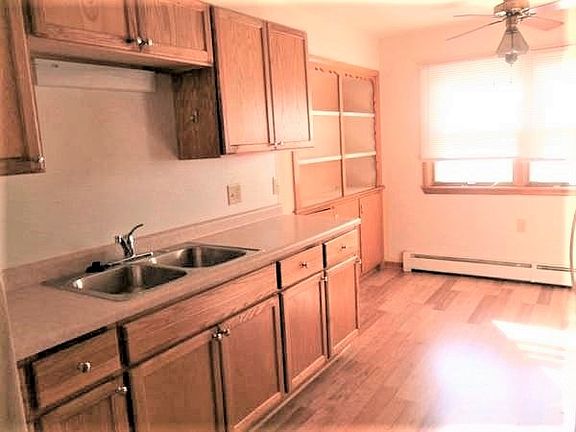 4th image of 2313 Brentwood Pkwy APT 4