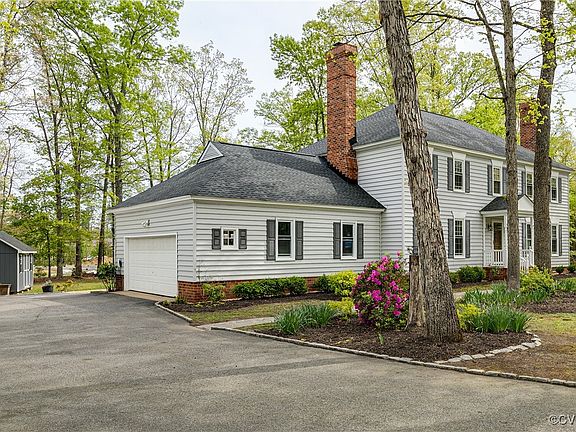 3rd image of 327 Huddersfield Dr