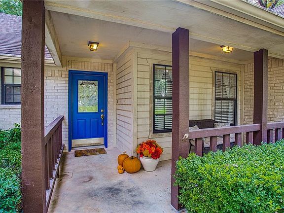 4th image of 128 Greenwood Oaks Dr