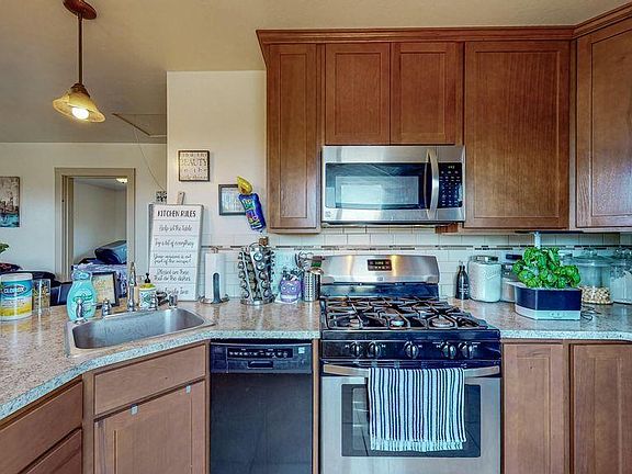 3rd image of 3502 Union St #B