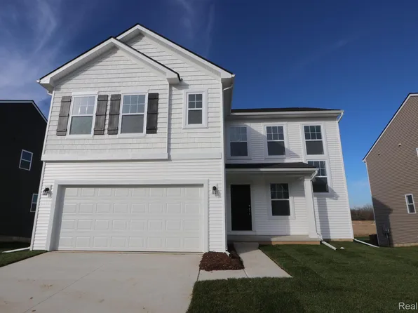 631 Countryside Dr, Chelsea, MI 48118