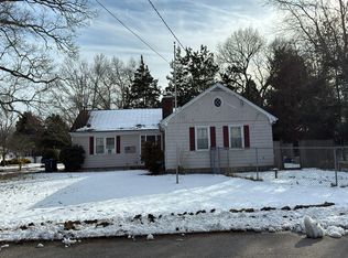 5 Sweetfern Rd, Warwick, RI 02888