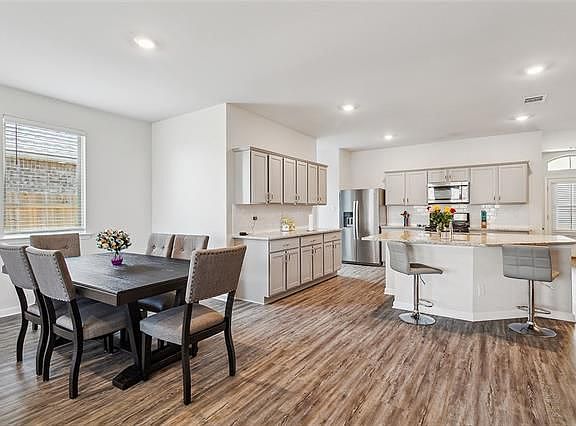 3rd image of 1805 Lakeshore Village Dr