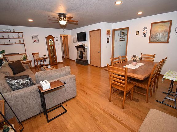 2nd image of 609 Blaine AVENUE