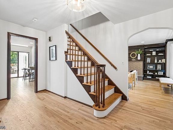 4th image of 83 Edgewood Ave