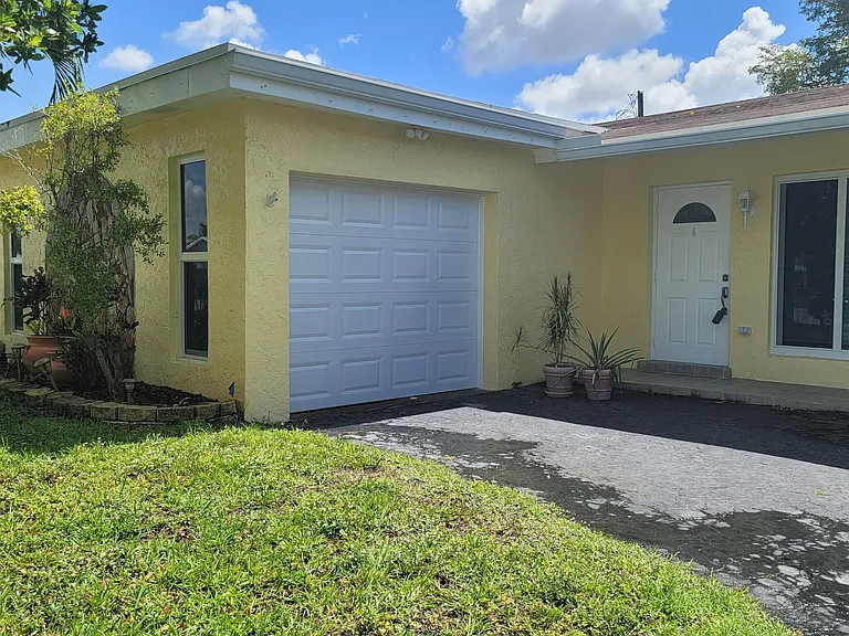2590 NW 98th Ave — Photo 2