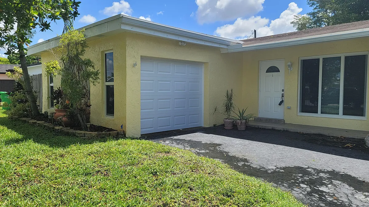 Building Photo - 2590 NW 98th Ave