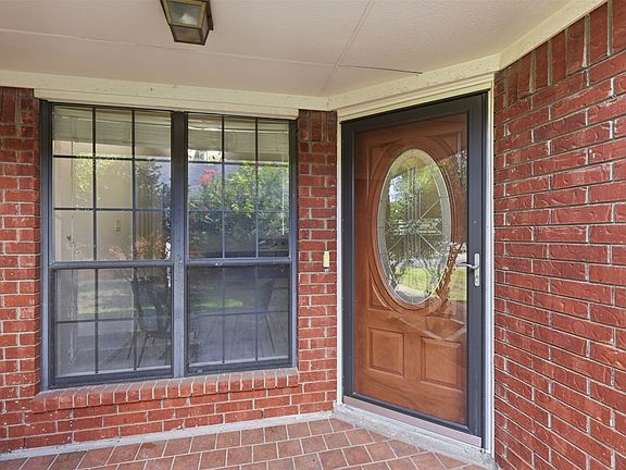 3rd image of 6909 Tudor Dr