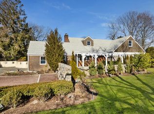 276 Hewlett Neck Rd, Woodmere, NY 11598