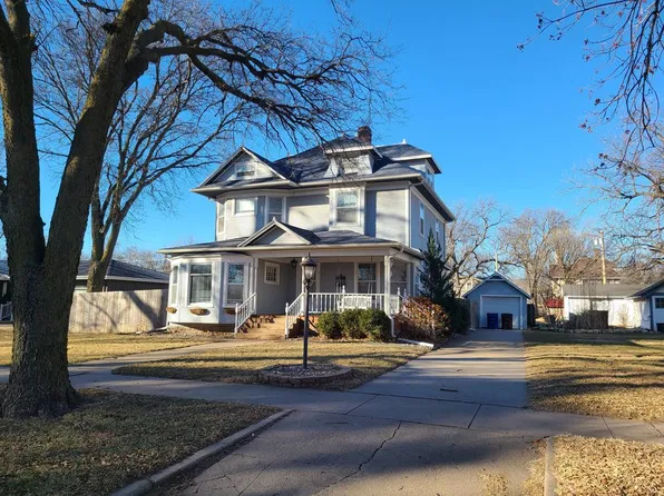 317 N 1st St, Lindsborg, KS 67456