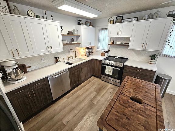 5th image of 97 Betts AVENUE