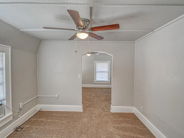 464 College Ave — Photo 11