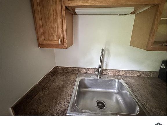 2nd image of 409 E Chestnut St