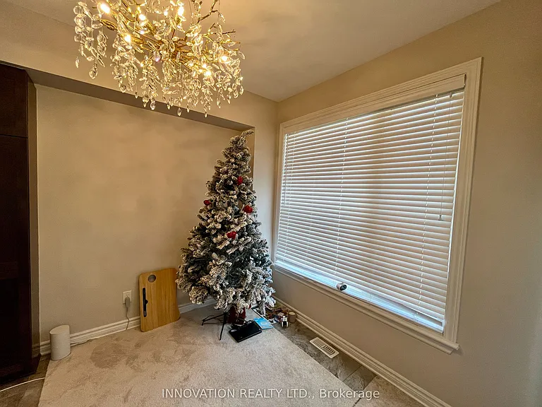222 Dolce Cres — Photo 9
