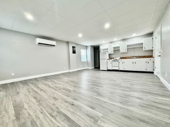 1747 Main St #1