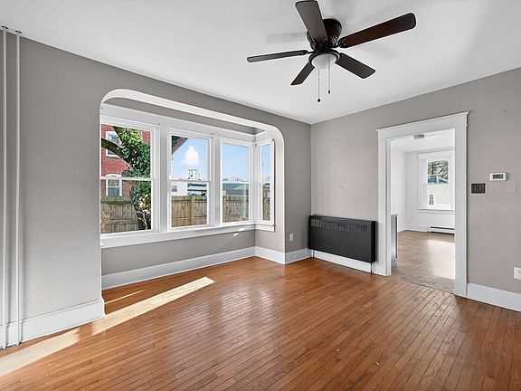 3rd image of 990 Mount Rose Ave