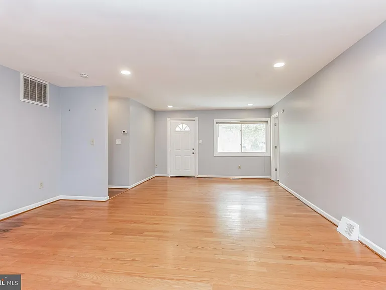 13905 Parkland Dr — Photo 27