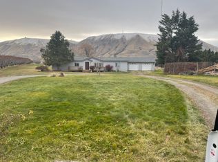 916 4th St SE, East Wenatchee, WA 98802