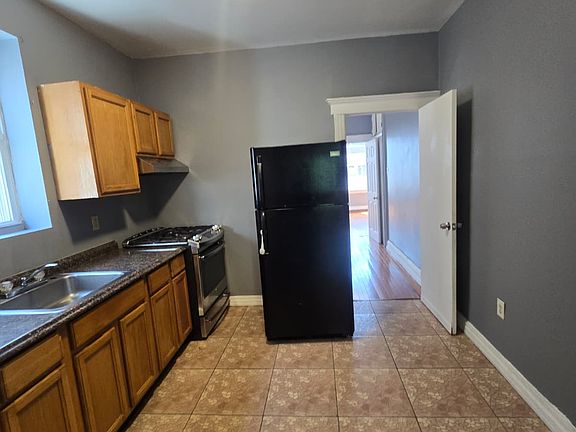 2nd image of 20 Morton Pl #2RR