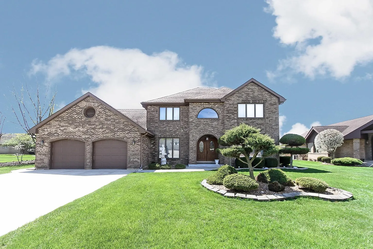 22W561 Glen Ct photo 1