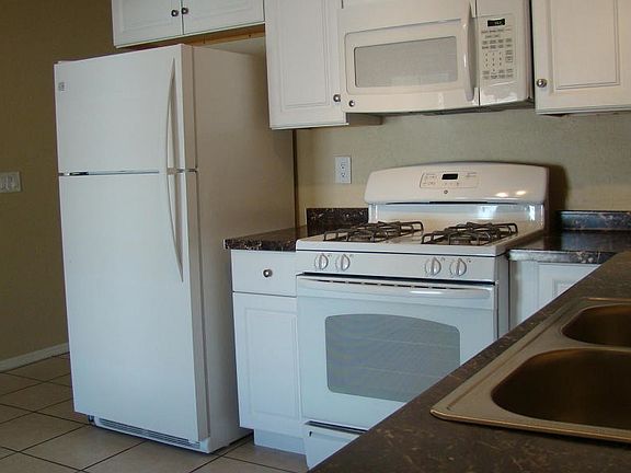 5th image of 614 S 75th Pl