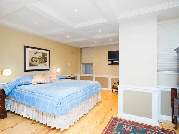 222 Central Park South image 8 of 13