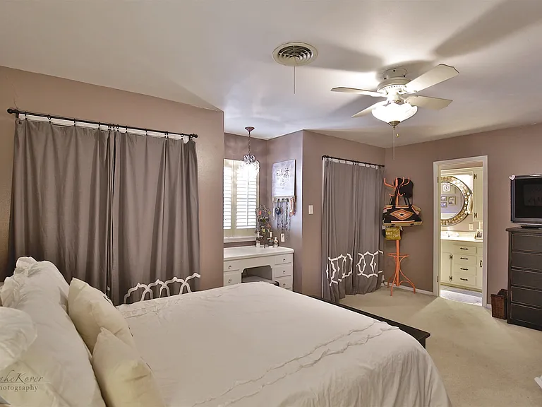 2132 Sylvan Dr — Photo 16