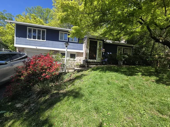 21 Woodridge Ln, Sea Cliff, NY 11579