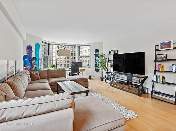 4th image of 535 N Michigan Ave APT 2008